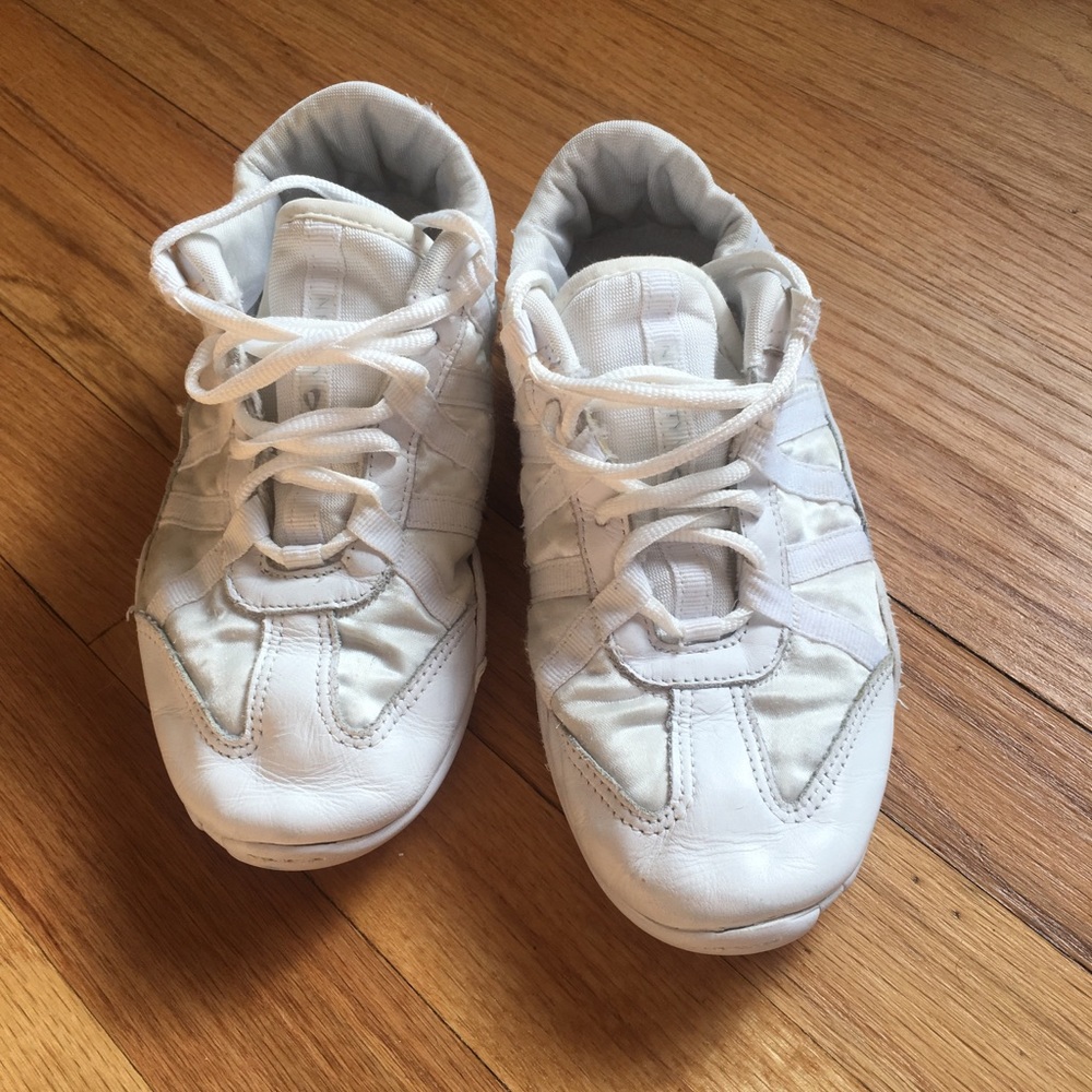 Nfinity Evolution Cheer Shoes Sz7 1/2